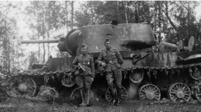 Queridos amigos, voy a conseguir uno de los anteriores, y quieron que me ayuden, el MP-40 aleman es de 110