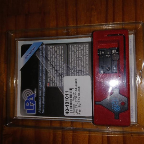Vendo alza LPA para glock, solo puesta para probarla, pero con el punto de mira que tenía no me acostumbraba.se 00