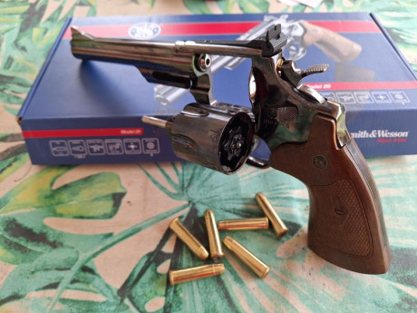 Bueno días compañeros,

Pongo a la venta este magnífico revólver Co2 Smith & Wesson M29 6,5" 02