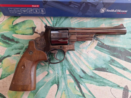 Bueno días compañeros,

Pongo a la venta este magnífico revólver Co2 Smith & Wesson M29 6,5" 01