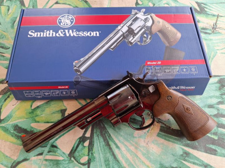 Bueno días compañeros,

Pongo a la venta este magnífico revólver Co2 Smith & Wesson M29 6,5" 00