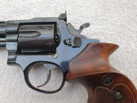 Se vende revolver ruby extra en calibre 38 special.Guiado en F.Esta en buen estado y dispara muy bien,tiene 20