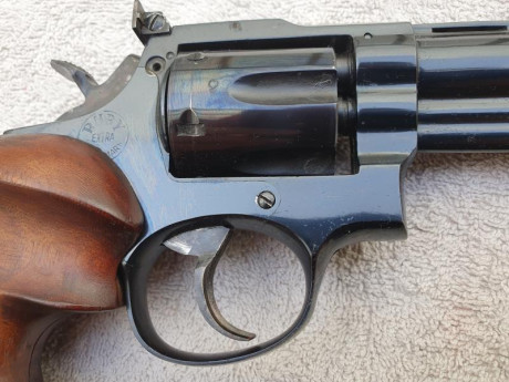 Se vende revolver ruby extra en calibre 38 special.Guiado en F.Esta en buen estado y dispara muy bien,tiene 30