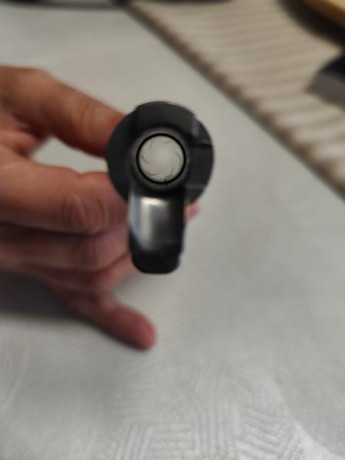 Pistola 1911 inoxidable, 9mm PB. Dos juegos de cachas, maletín original, fannel para entrada cargador 00