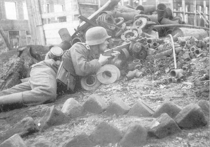 Queridos amigos, voy a conseguir uno de los anteriores, y quieron que me ayuden, el MP-40 aleman es de 120