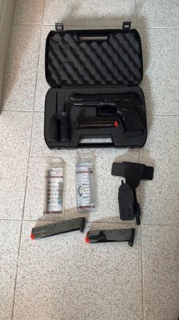 Vendo Grand Power x-calibur , calibre 9mm, lleva 4 cargadores, funda IPSC y muelles recambio.
Usada en 01