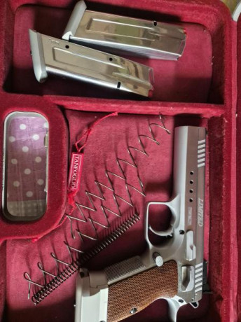 Vendo Tamfoglio Limitec Custon HC, con disparador a 1200, con tres cargadores, dos muelles de cargador, 02