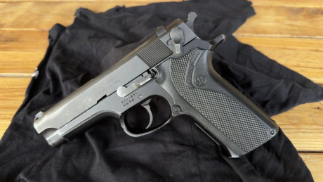 Se vende 9 mm con 2 cargadores y maletín, funcionando correctamente sin  interrupciones y buena agrupación, 01