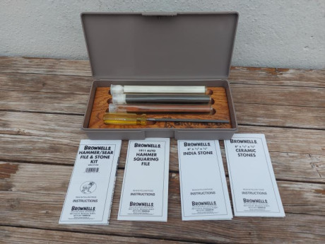 Por cese de la actividad deportiva, sigo vaciando el armero....
Vendo Juego de lima y piedras de India 01