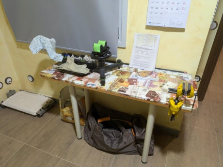 Un saludos a todos, creo que de la misma forma que mostramos nuestras
armas a los colegas del foro también 110