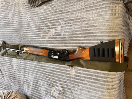 TIENE CAÑON DE 66CM CHOKE FIJO DE 4 ESTRELLAS PUEDE TIRAR BALA PERFECTAMENTE, SALIDA DE RECAMARA DE 18.3 51