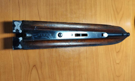 Se ofrece a la venta una escopeta Victor Sarasqueta Modelo 216 HH Hispania, calibre 12, una pieza clásica 32