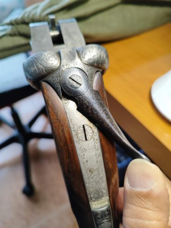 Se ofrece a la venta una escopeta Victor Sarasqueta Modelo 216 HH Hispania, calibre 12, una pieza clásica 60