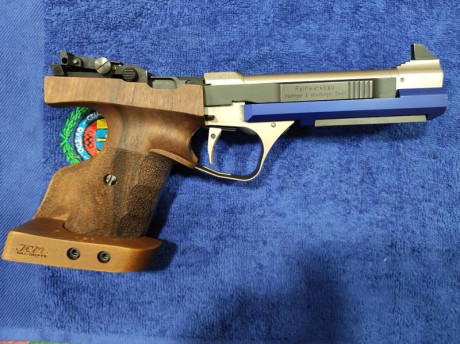 Vendo Feinwerkbau AW93 Light,
en buen estado, con su maletín original, dos cargadores,
manual de instrucciones 01