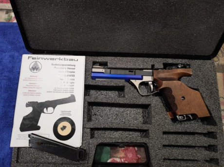 Vendo Feinwerkbau AW93 Light,
en buen estado, con su maletín original, dos cargadores,
manual de instrucciones 00