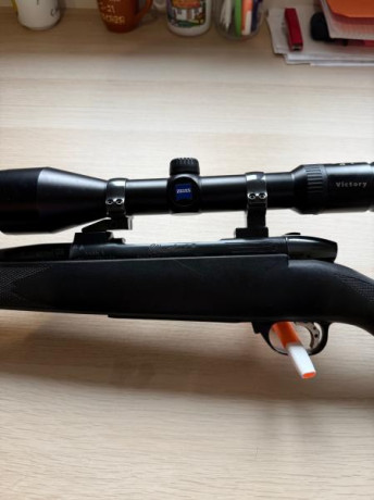 Buenas tardes:
Un amigo mío vende este rifle en estado usado con gatillo Canjar de pelo francés, monturas 01