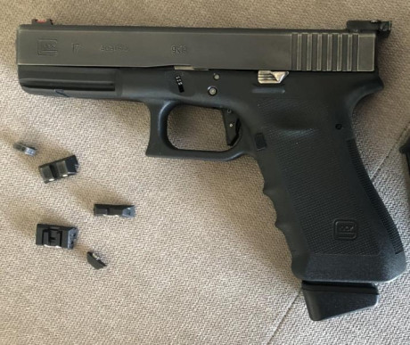 Hola

Vendo impecable Glock 17  modelo RTF (rugose texture frame), edición especial de las que fabricaron 00