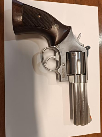 VENDO REVOLVER S&W CALIBRE 357  4 PULGADAS GUIADO EN F MODELO 686-3 PRECIO 450 MAS 30 DE GASTOS DE 01
