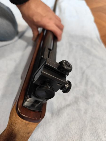 En buen estado, disparando balun de 0,48 g a +_ 180 m/s, unos 7.76 julios.

Tene marcas de uso leves en 21