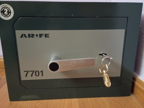 Buenas tardes, un amigo vende un Armero grado tres, como ya sabéis han cambiado la reglamentación y este 72