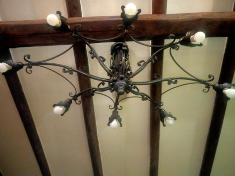 Hola buenos días, un amigo ha cambiado la decoración de su restaurante y vende diversos muebles rústicos 02