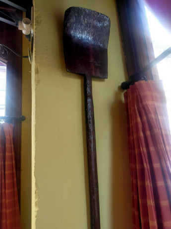 Hola buenos días, un amigo ha cambiado la decoración de su restaurante y vende diversos muebles rústicos 01