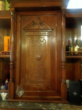 Hola buenos días, un amigo ha cambiado la decoración de su restaurante y vende diversos muebles rústicos 00