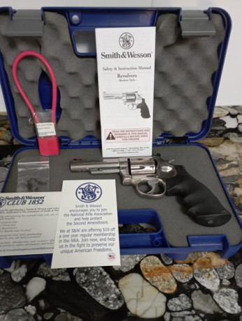 Buenas tardes un amigo se está quitando todas las armas por abandono de aficion. Vende este SW modelo 02