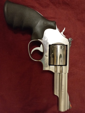 Buenas tardes un amigo se está quitando todas las armas por abandono de aficion. Vende este SW modelo 01