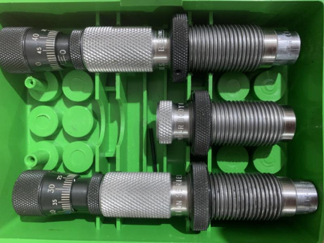 Buenos días.
Rebaja, cien menos que en tienda.
Se venden en 329,90 €, portes incluidos.
Saludos. 00