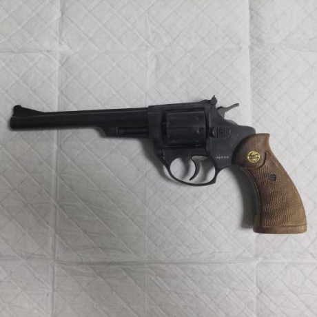 En Venta revolver ASTRA CADIX 22lr de 6". Bien conservado, miras regulables en alza y deriva, doble 02