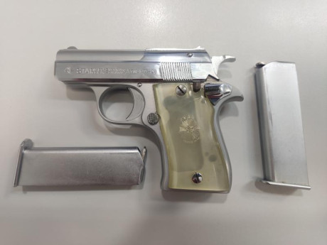 Vendo Pistola Star Calibre 6,35 con 2 cargadores y caja original. Para guiar con licencia A o B. Precio 02