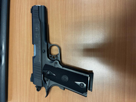 Vendo una preciosa Taurus PT 1911 con pocos disparos en Madrid. Pido 700€ y regalo fundas y cargadores 01