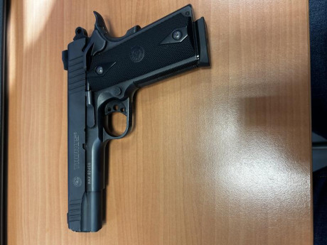 Vendo esta preciosa Taurus PT 1911 del 45 acp, con muy pocos disparos. Pido 700€ y regalo cachas de madera, 02