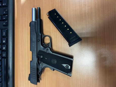 Vendo esta preciosa Taurus PT 1911 del 45 acp, con muy pocos disparos. Pido 700€ y regalo cachas de madera, 00