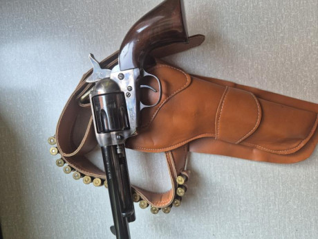 Vendo Revolver Aldo Uverti " El Pacificador " en 357 con muy pocos tiros, lo vendo en 550 euros, 11