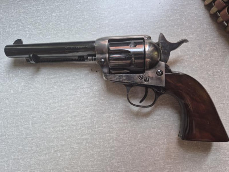Vendo Revolver Aldo Uverti " El Pacificador " en 357 con muy pocos tiros, lo vendo en 550 euros, 10