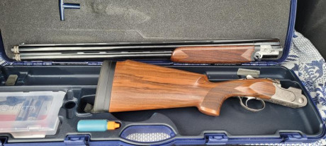 Un compañero vende una escopeta superpuesta Beretta 691 sporting con 71cm de cañón mas dos de los chokes 00