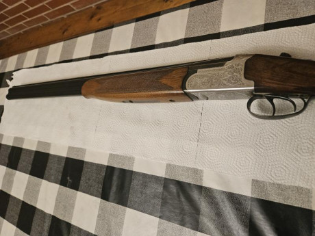 Tiene pocos tiros, cañones 70 a espejo, buen ajuste y buen estado. 350€ + envío. Esta en Vizcaya. Tambien 12