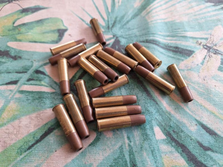 Buenos días compañeros,

Pongo a la venta 20 unidades de balas originales para cualquiera de los revólveres 02