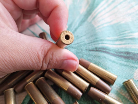 Buenos días compañeros,

Pongo a la venta 20 unidades de balas originales para cualquiera de los revólveres 01