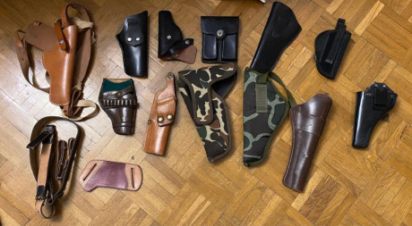 Vendo lote de fundas varias  como se ven en la foto entre 10 y 15 euros  pieza, es un buen precio  Graciasss. 00