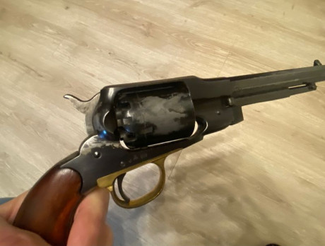 Buen día.

Como decía el sabio Mota: " Tié que haber...".

Ando en busca de un revólver de avancarga 130