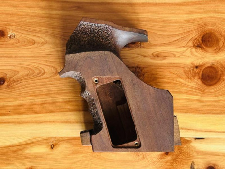 Vendo empuñadura para steyr lp10 electrónica.
No vale para evo.
Marca steyr 
Talla XL
Madera de nogal
Nueva 01