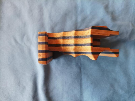 Buenas a todos.
Vendo cacha zurda para Walther GSP, talla M.
La cacha está completa y absolutamente nueva.
La 11