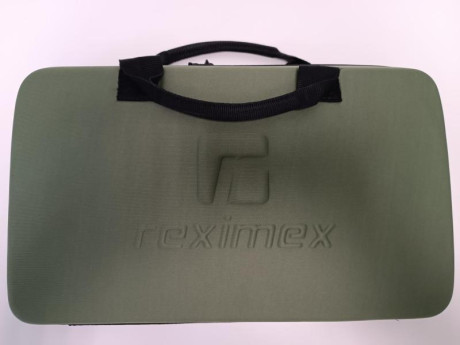 Pistola diseñada con potencia de 12 julios y velocidad de 157 m/s.
Incluye sistema de carga rotativo de 00