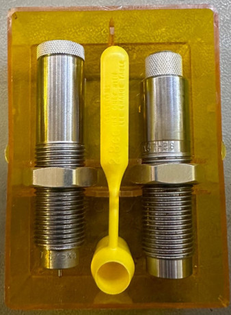 Set 2 dies. desempistonador y recalibrar cuello y die posicionador de punta.
Fabricante LEE 
35 euros 01