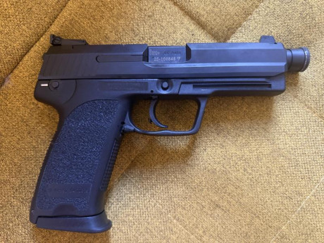 HK USP 45 TACTICAL Y CARRO EXPERT DE 9MM

Arma de estreno, tres cargadores del 45 y 4 de 9 mm.
en su caja 02