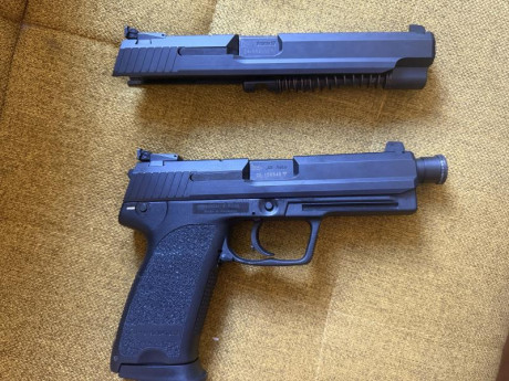 HK USP 45 TACTICAL Y CARRO EXPERT DE 9MM

Arma de estreno, tres cargadores del 45 y 4 de 9 mm.
en su caja 01