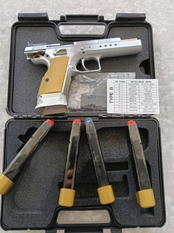 La vendo por no hacerme a eya ya que llevo años tirando con cz
Va con 4 cargadores,corredera aligerada,cañón 02